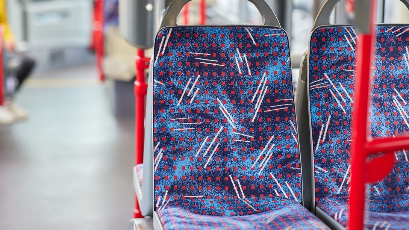 Der Innenraum eines Aseag-Busses (Symbolbild): Am Hansemannplatz wird ab kommender Woche eine Busspur saniert.