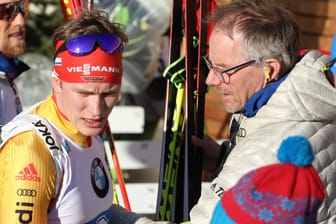 Stefan Schwarzbach (r.) und Ex-Biathlet Benedikt Doll: Der DSV geht gegen die Fis vor.