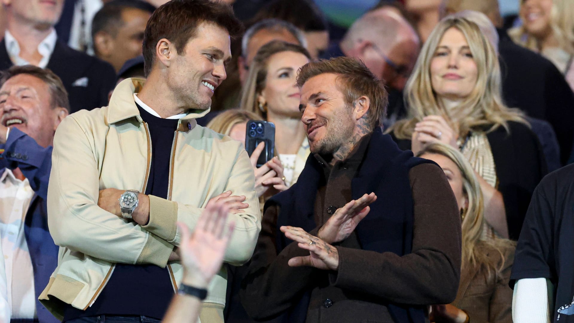 Brady mit David Beckham (r.) beim Spiel von Birmingham FC gegen Wrexham Town (Archivbild).