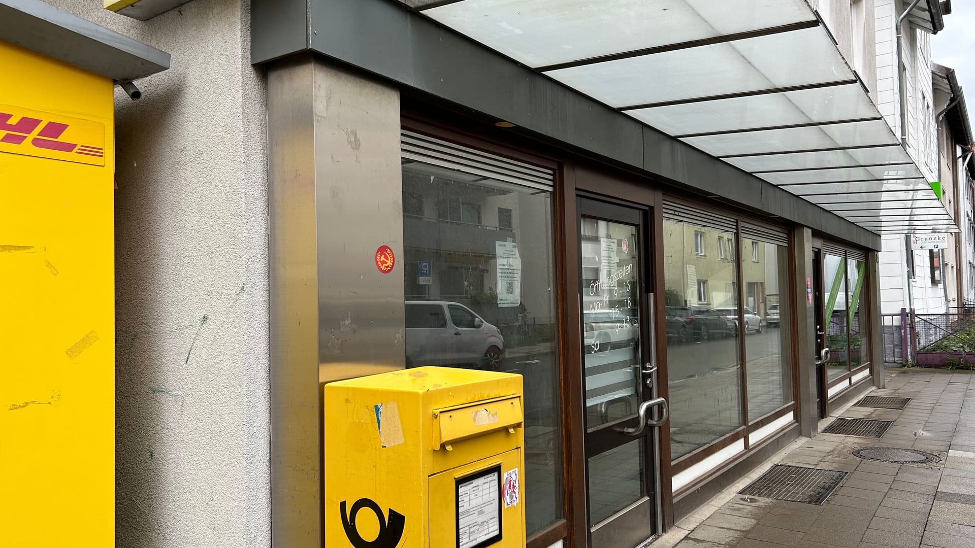 Verschlossene Türen bei der Post: Die Filiale in der Karlstraße ist seit August unbesetzt.