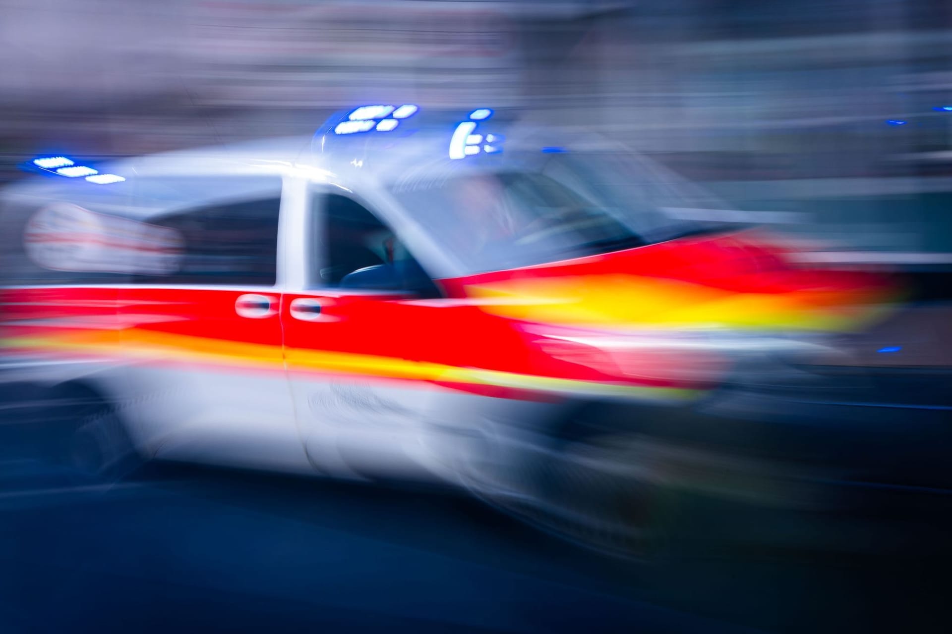 Notarzt im Blaulicht-Einsatz