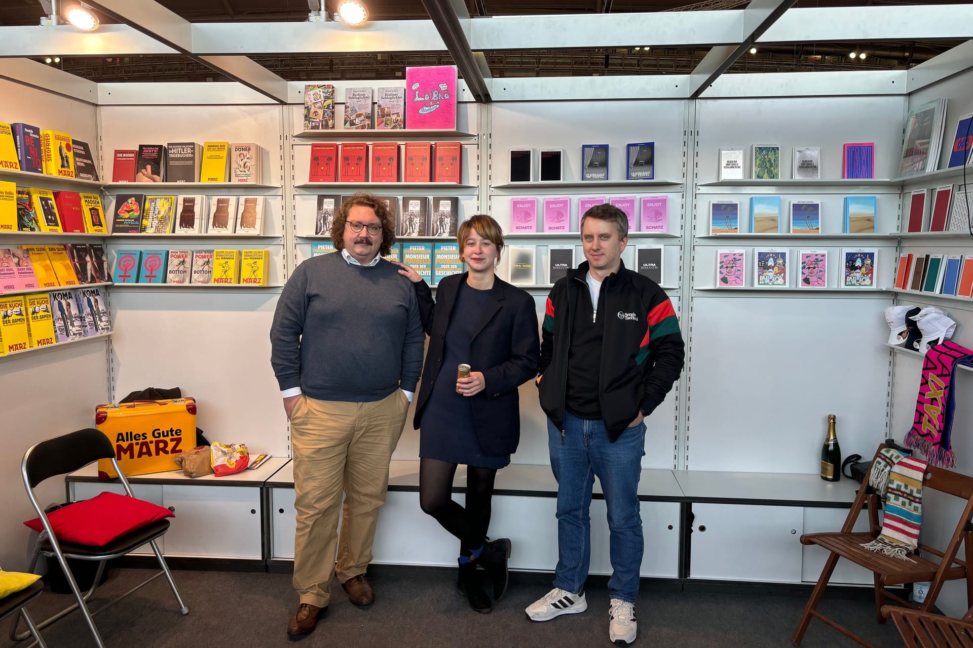 Der März Verlag und der Korbinian Verlag sind auf der diesjährigen Frankfurter Buchmesse vertreten (v. l. n. r. Richard Stoiber, Katharina Holzmann und David Rabolt).