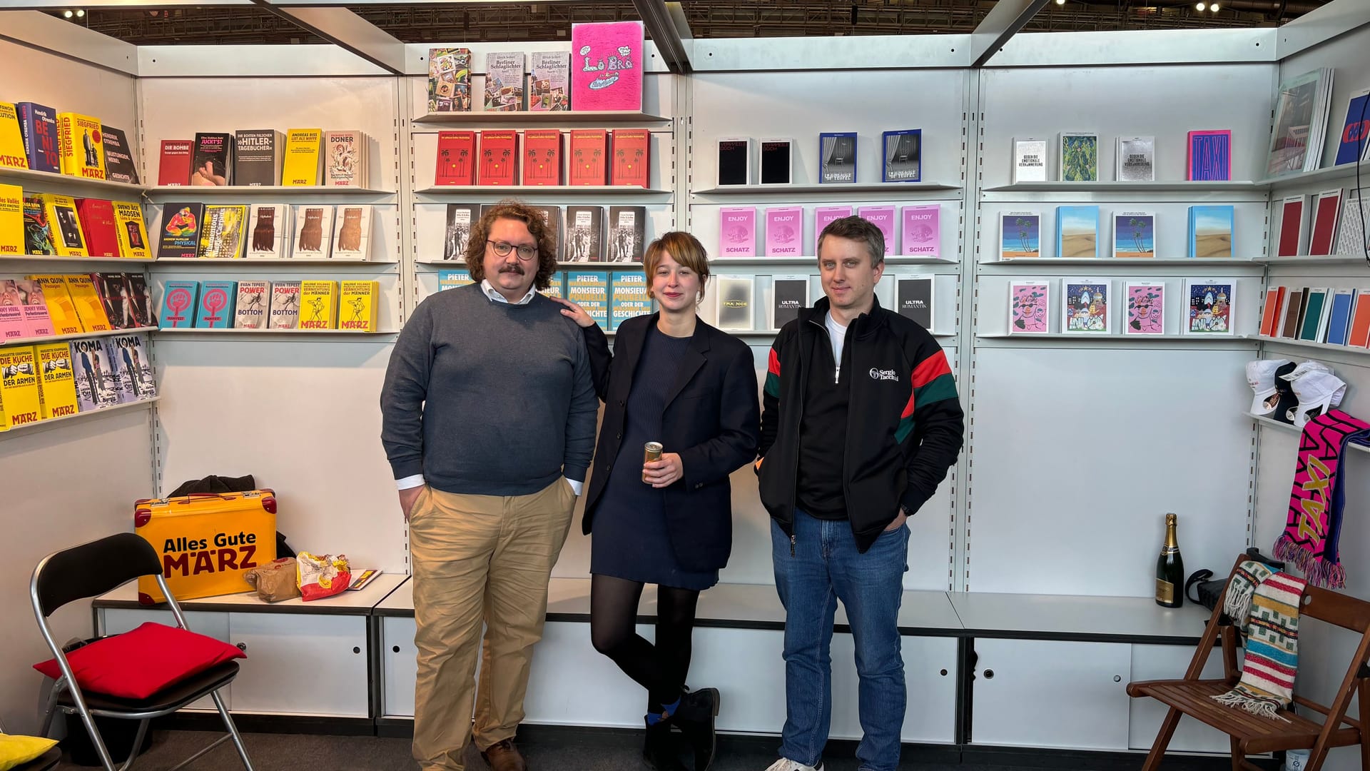 Der März Verlag und der Korbinian Verlag sind auf der diesjährigen Frankfurter Buchmesse vertreten (v. l. n. r. Richard Stoiber, Katharina Holzmann und David Rabolt).