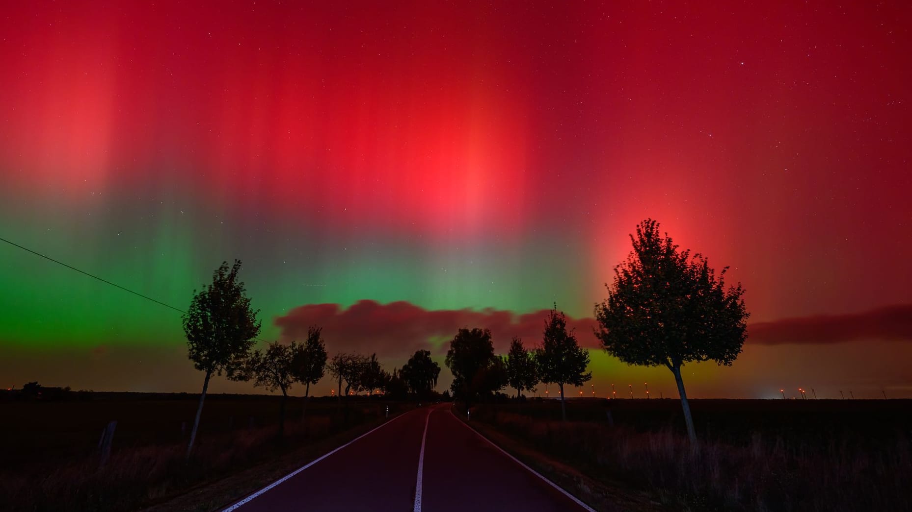 Polarlichter leuchten am Nachthimmel: In weiten Teilen Deutschlands, vor allem im Norden, war das Naturphänomen zu beobachten.