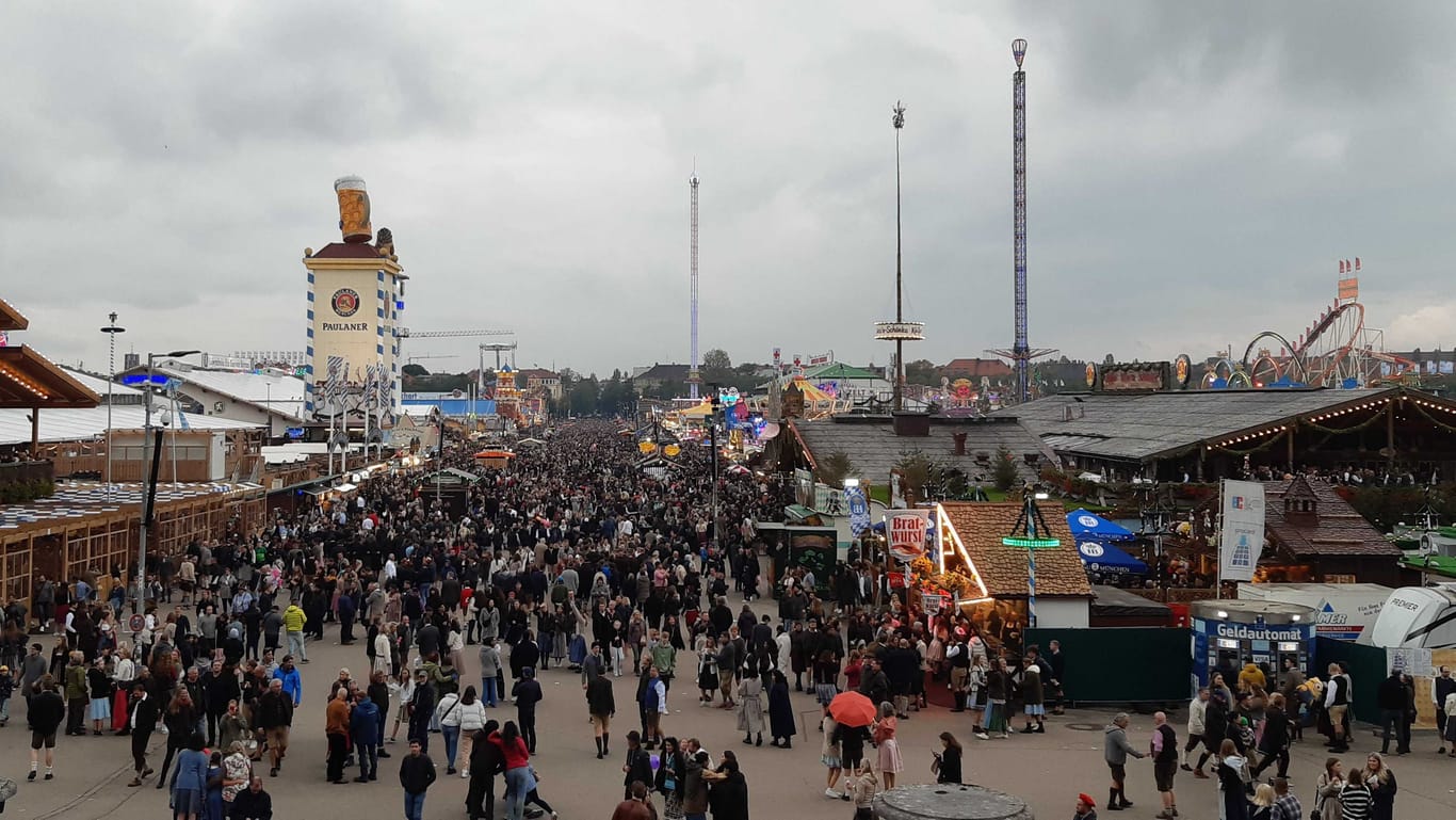 Zur zweiten Wiesn-Hälfte war das Wetter oft grau und regnerisch.