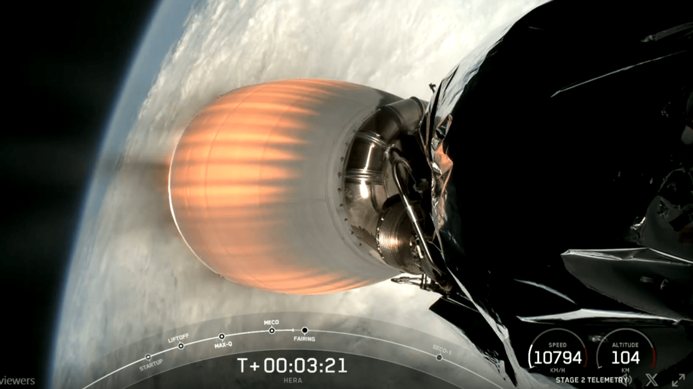 Mit mehr als 10.000 km/h: Eine Falcon 9 trägt die Mission Hera ins All.