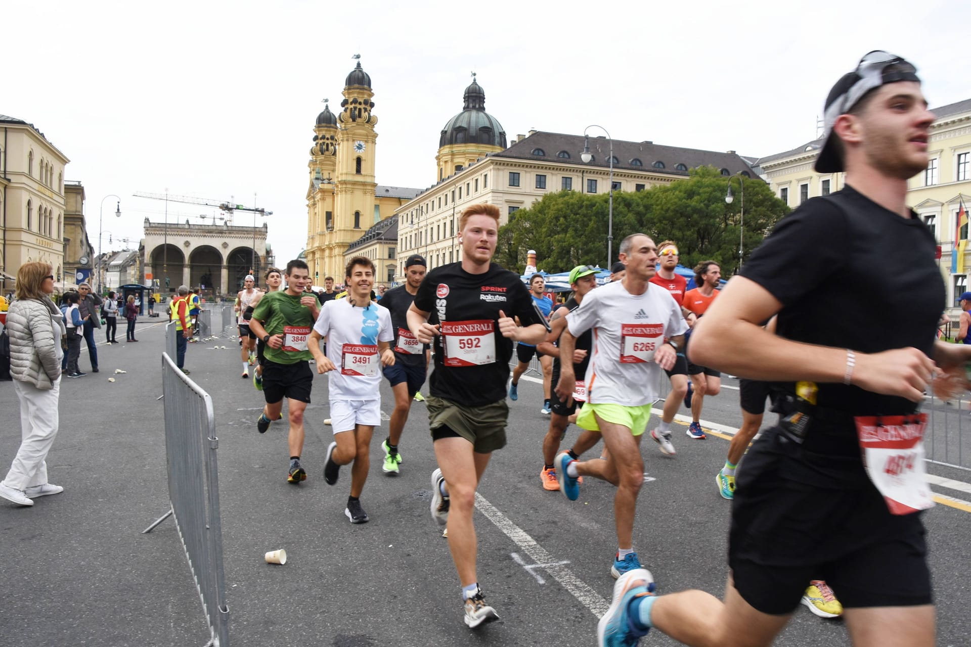 Läufer beim München Marathon 2023 (Archivbild): In diesem Jahr rechnen die Veranstalter mit bis zu 25.000 Teilnehmern.