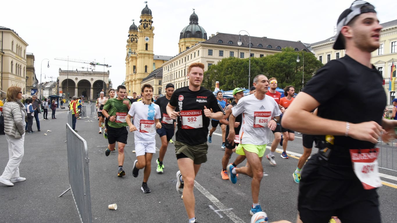 Läufer beim München Marathon 2023 (Archivbild): In diesem Jahr rechnen die Veranstalter mit bis zu 25.000 Teilnehmern.