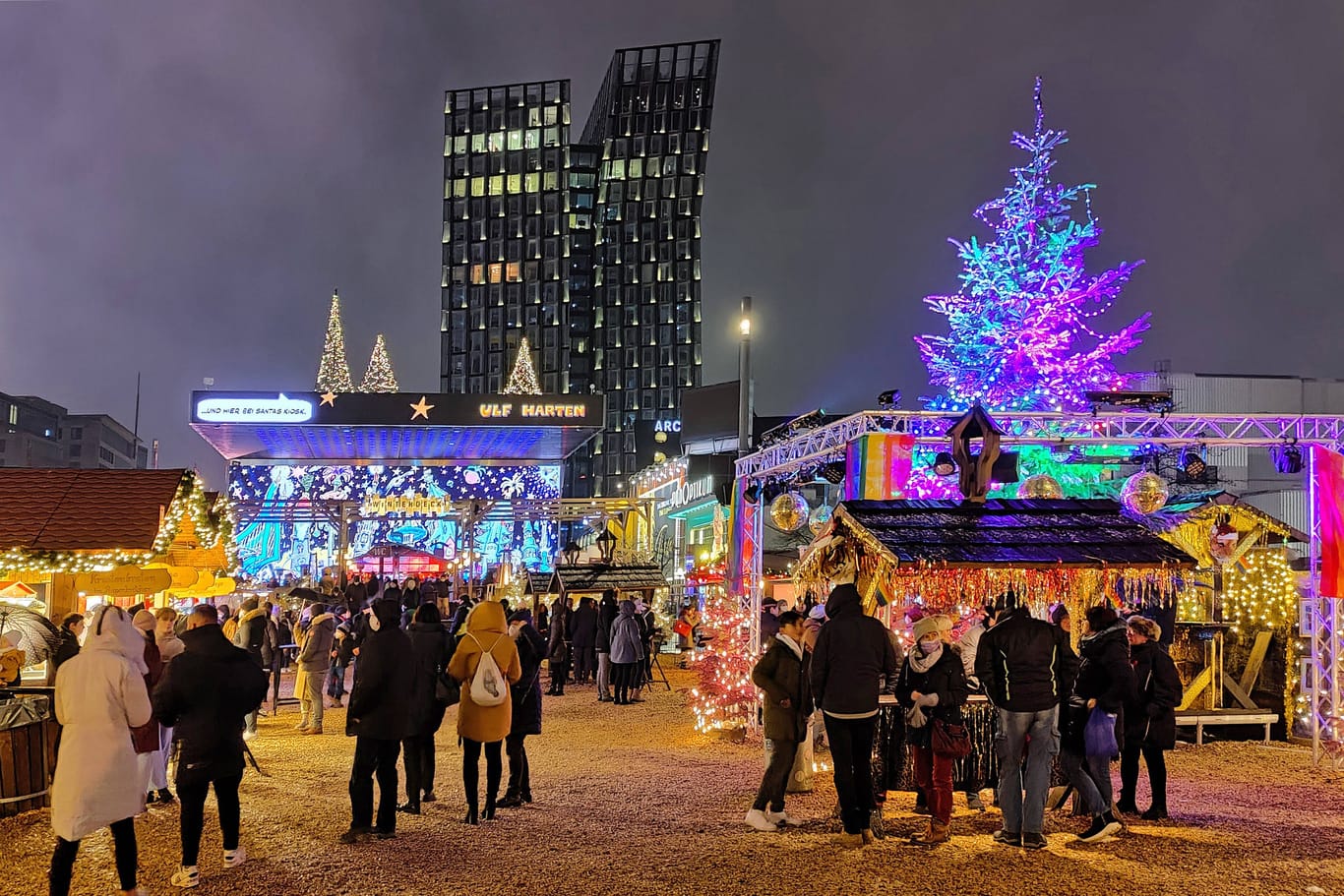 Santa Pauli, "Hamburgs geilster Weihnachtsmarkt" findet vom 11. November bis 23. Dezember auf dem Spielbudenplatz auf der Reeperbahn statt.