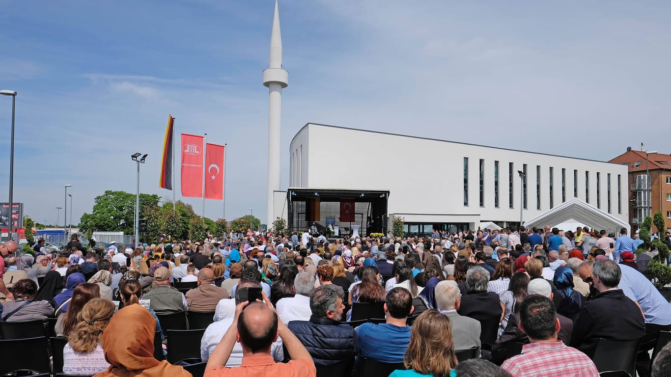 Eröffnung der Yunus Emre Moschee in Aachen (Archivfoto): Am Donnerstag sollte hier eine Jobmesse stattfinden – im Vorfeld kommt es zu Diskussionen.