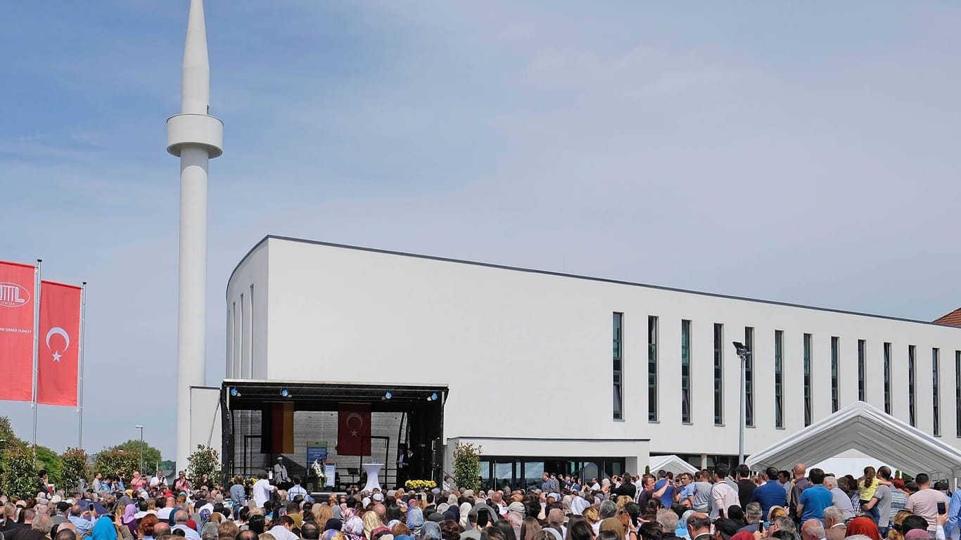 Eröffnung der Yunus Emre Moschee in Aachen (Archivfoto): Am Donnerstag sollte hier eine Jobmesse stattfinden – im Vorfeld kommt es zu Diskussionen.