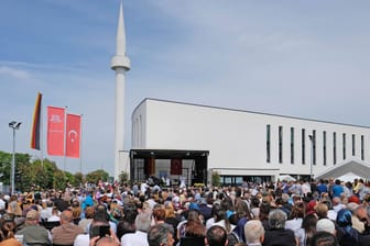 Eröffnung der Yunus Emre Moschee in Aachen (Archivfoto): Am Donnerstag sollte hier eine Jobmesse stattfinden – im Vorfeld kommt es zu Diskussionen.