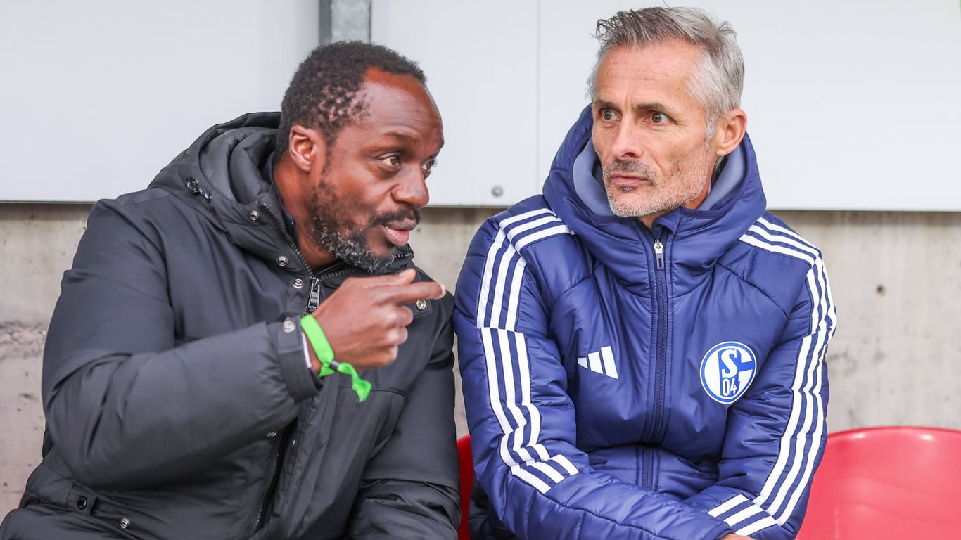 Schalkes Kaderplaner Ben Manga (li.) mit dem neuen Trainer Kees van Wonderen: Raus aus der Krise?