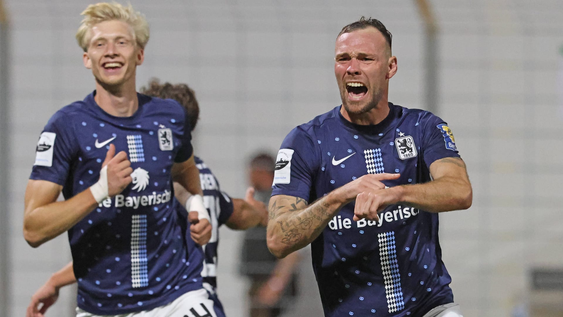 Patrick Hobsch (r.) und Raphael Schifferl (l.): Beide tauschten im Sommer das Unterhaching-Trikot gegen das der Münchner "Löwen".