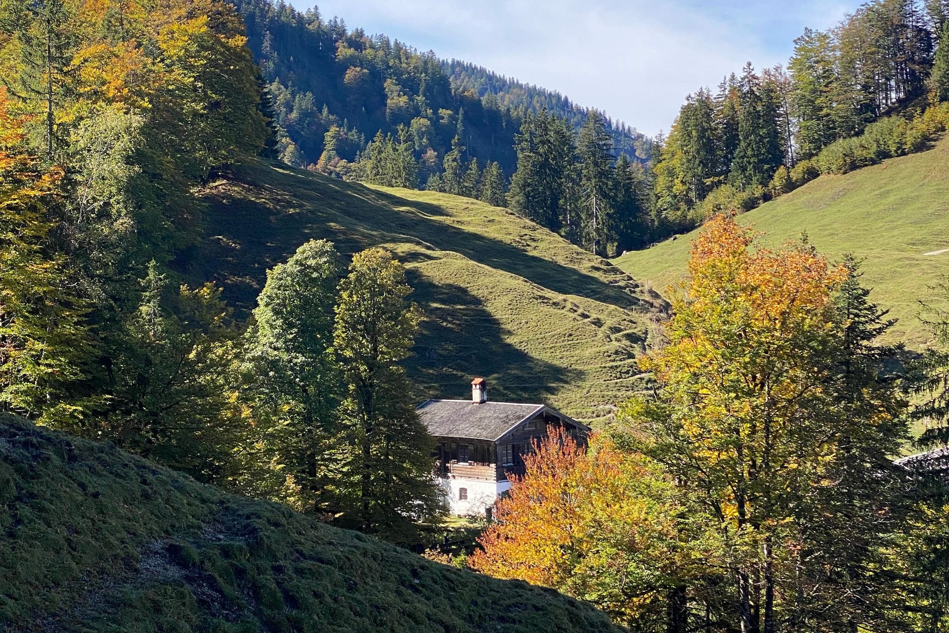 Die Königsalm am Tegernsee: Hier kann man den Herbst bei einer moderaten Wanderung in den Bergen genießen.