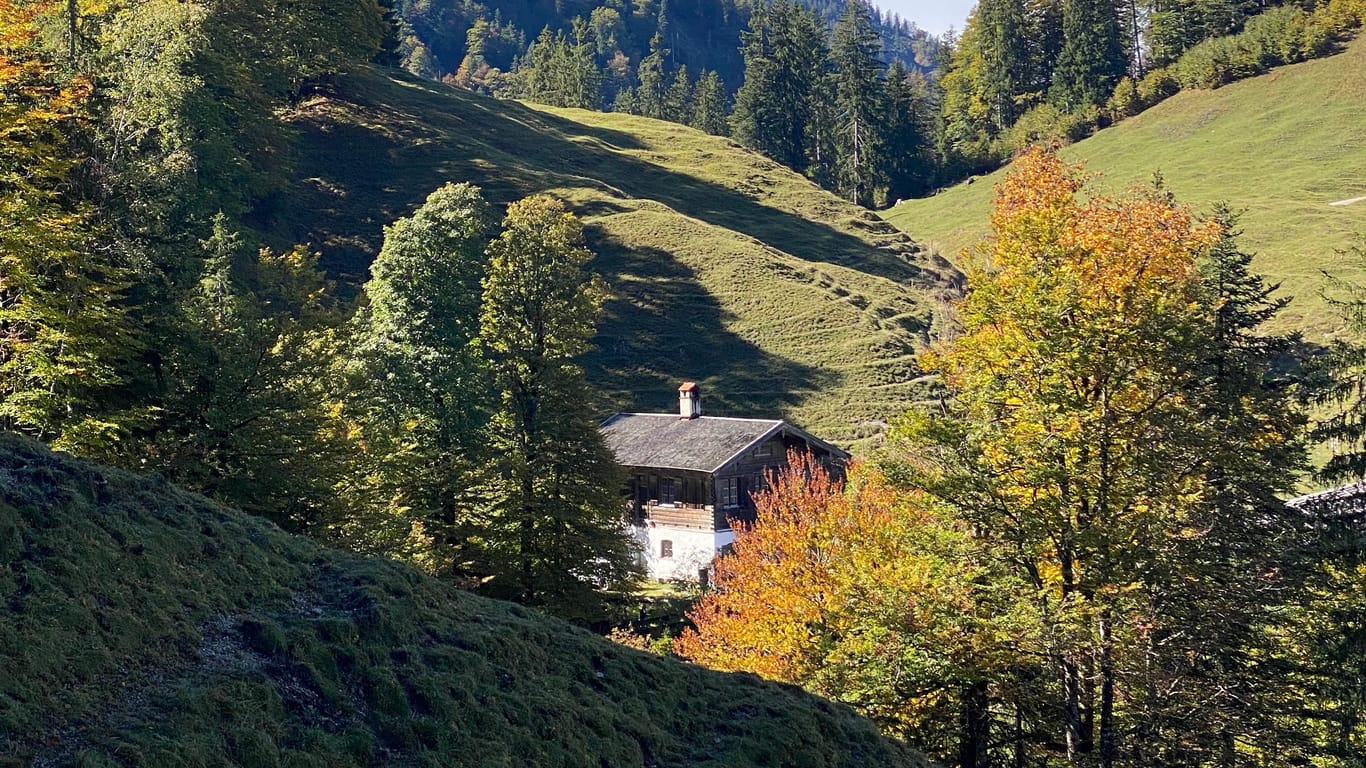 Die Königsalm am Tegernsee: Hier kann man den Herbst bei einer moderaten Wanderung in den Bergen genießen.