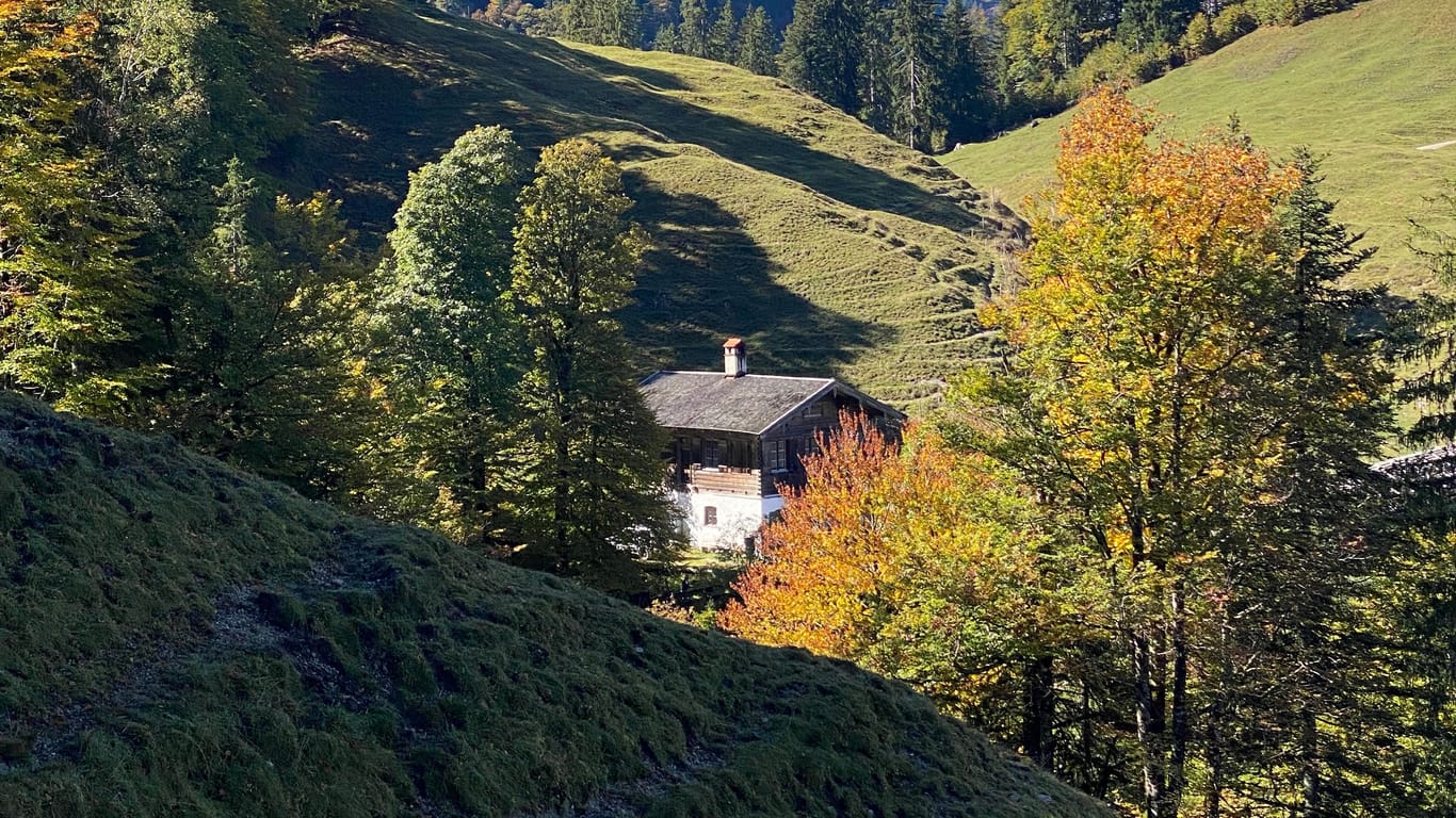 Die Königsalm am Tegernsee: Hier kann man den Herbst bei einer moderaten Wanderung in den Bergen genießen.