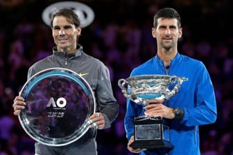 Rafael Nadal (l) und Novak Djokovic