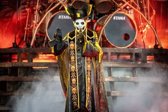 Tobias Forge, Sänger von "Ghost", bei einem Auftritt (Archivbild): Mit dem Musical haben die Jungs eher weniger zu tun.