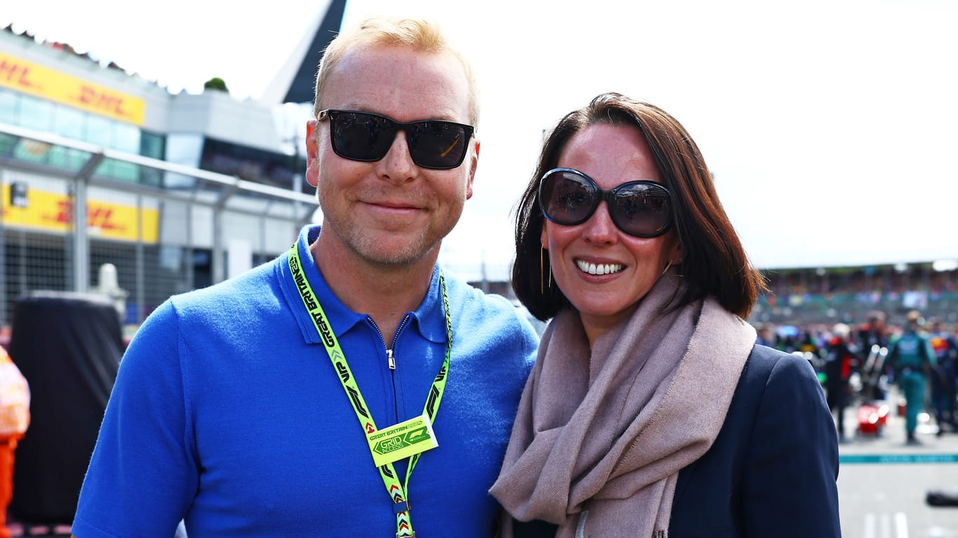 Wollen sich die Freude am Leben nicht nehmen lassen: Chris und Sarra beim Formel1-Grand-Prix in Silverstone 2024.