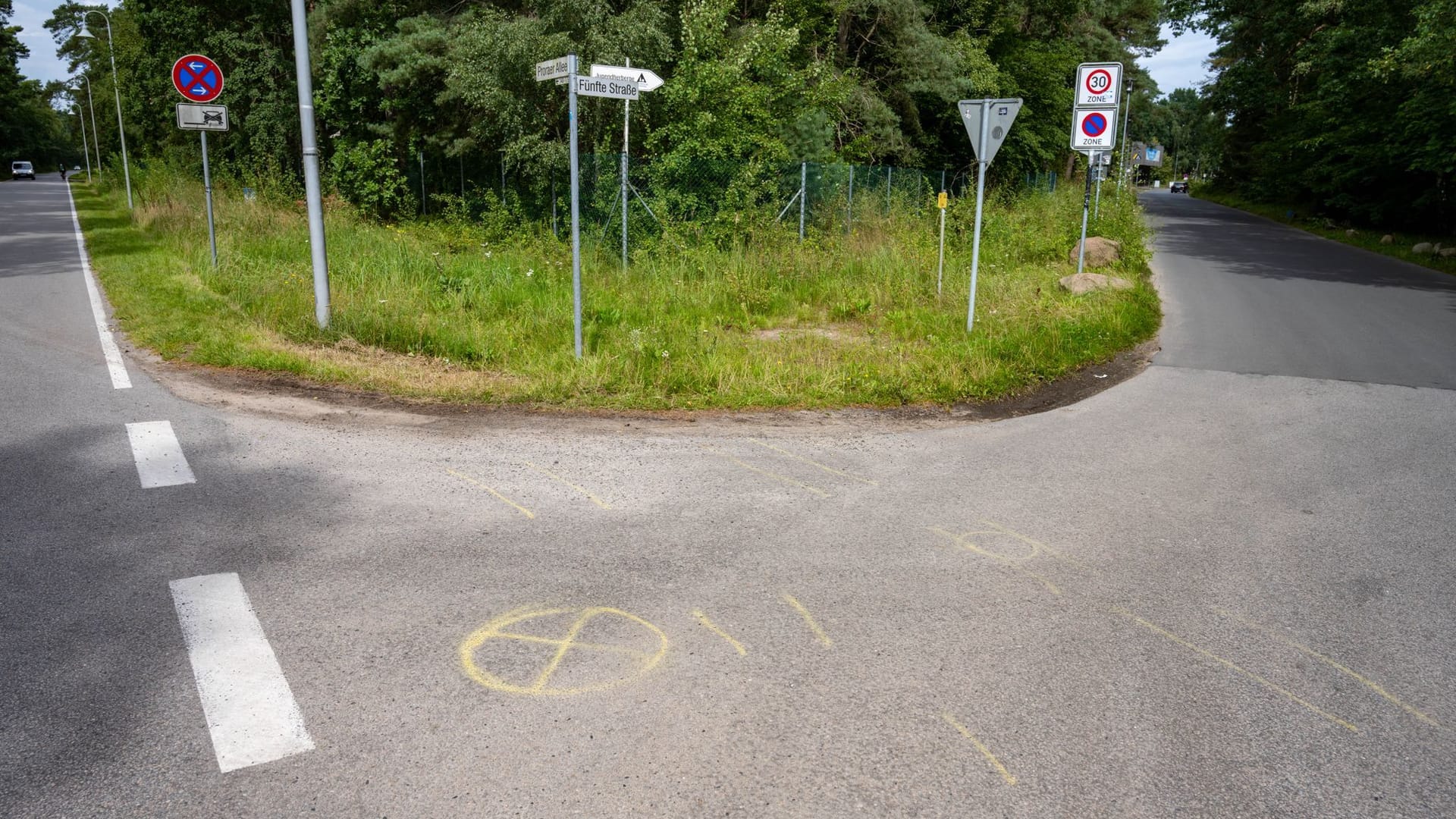 Blick auf den Unfallort in Prora, einem Ortsteil des Ostseebads Binz, auf der Insel Rügen (Archivfoto): Der Mann soll den Schüler absichtlich angefahren haben.