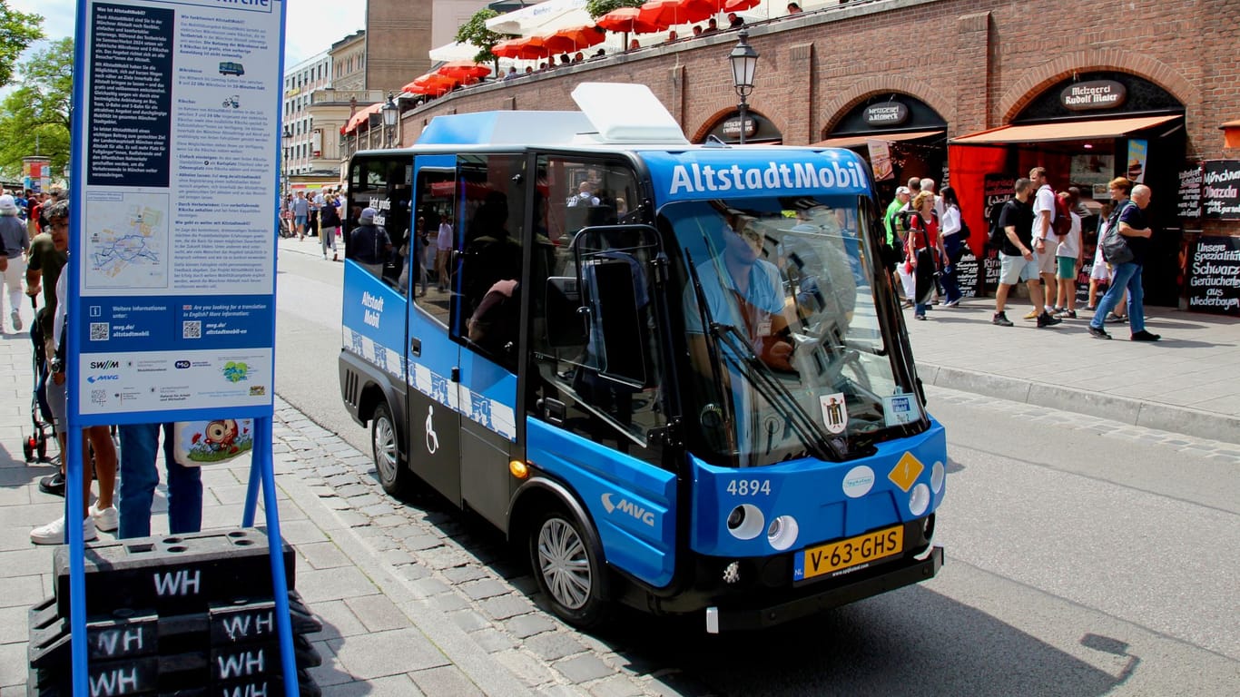 Alternativen für den Nahverkehr soll Platz eingeräumt werden: So wie hier für das Altstadt-Mobil, das bereits in den vergangenen Wochen in München getestet wurde.