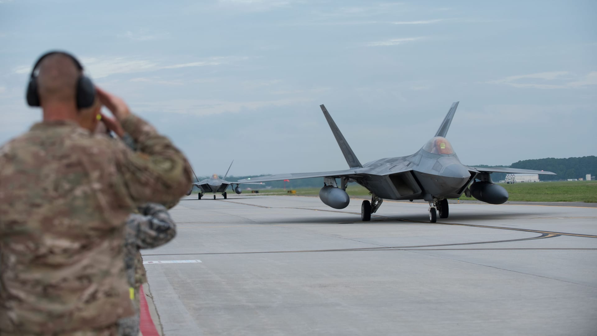 Kampfjet der US Air Force (Archivbild): Mehrere Augenzeugen berichteten von mysteriösen Flugobjekten über der Militärbasis in Langley.