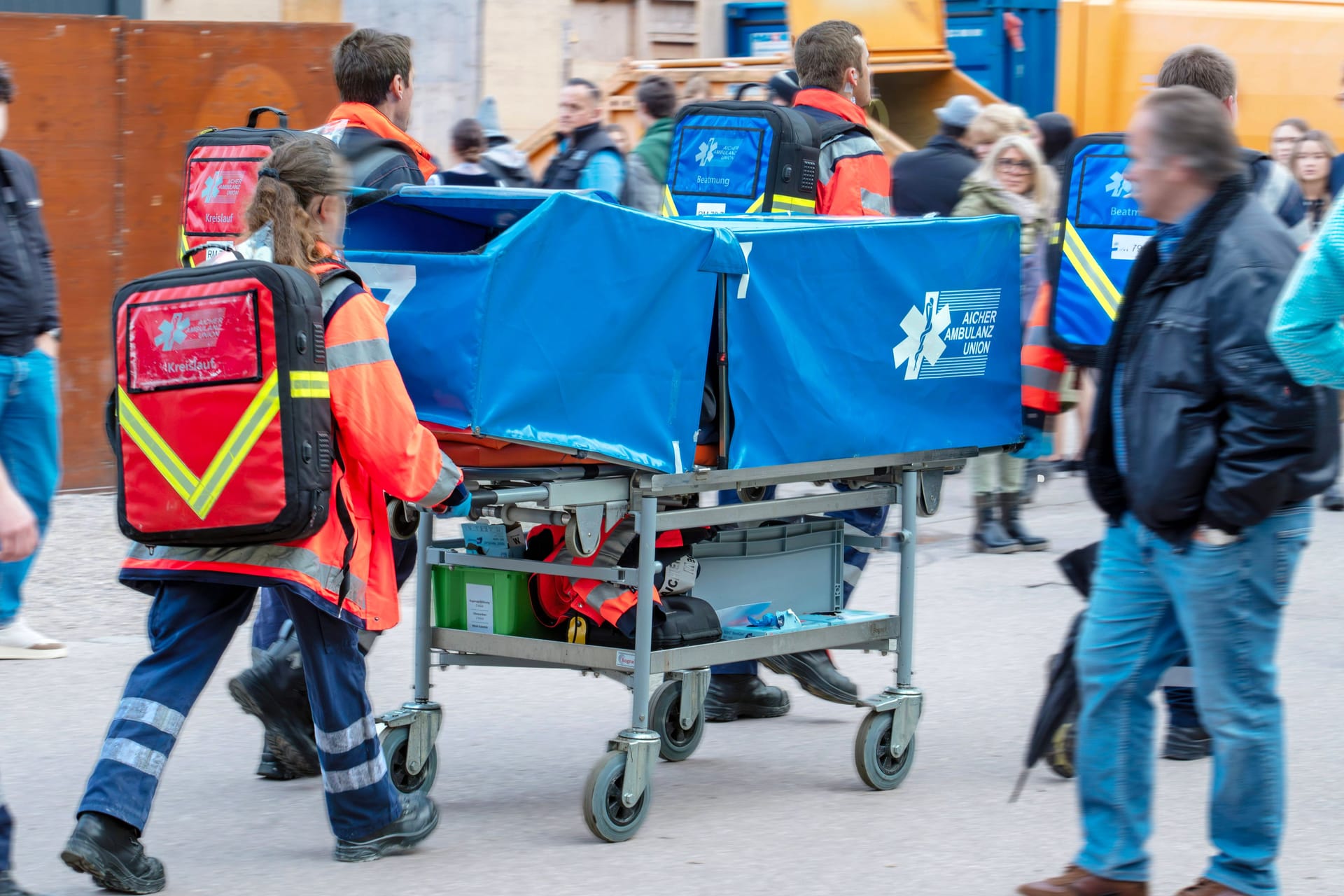 Sanitäter der Aicher Ambulanz auf dem Oktoberfest: Nur drei Prozent der Patienten mussten nach einer Behandlung vor Ort ins Krankenhaus gebracht werden.