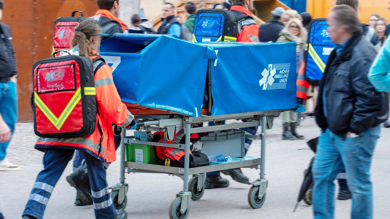 Sanitäter der Aicher Ambulanz auf dem Oktoberfest: Nur drei Prozent der Patienten mussten nach einer Behandlung vor Ort ins Krankenhaus gebracht werden.