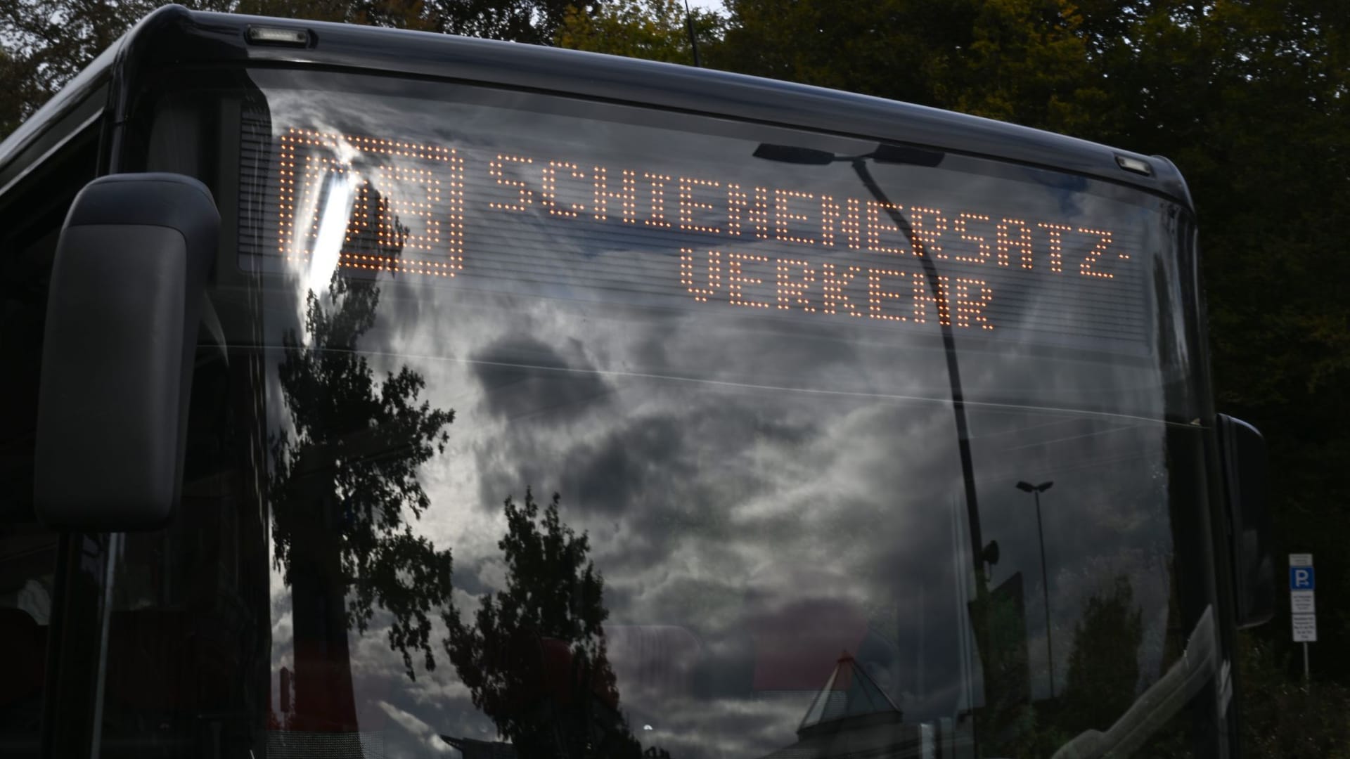 Störung im Bahnverkehr wegen Wind