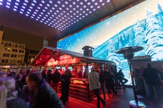 Der Glühwein-Stand auf dem Winterdeck: Der Preis für den Klassiker bleibt unverändert zum Vorjahr.