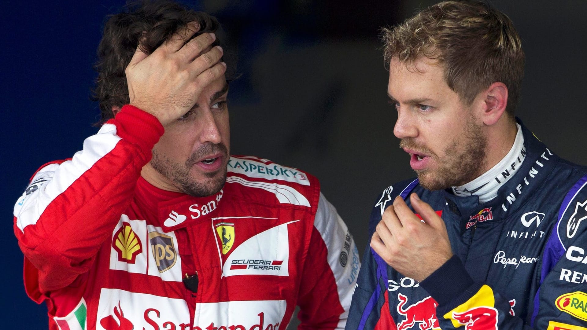 Fernando Alonso (l) und Sebastian Vettel