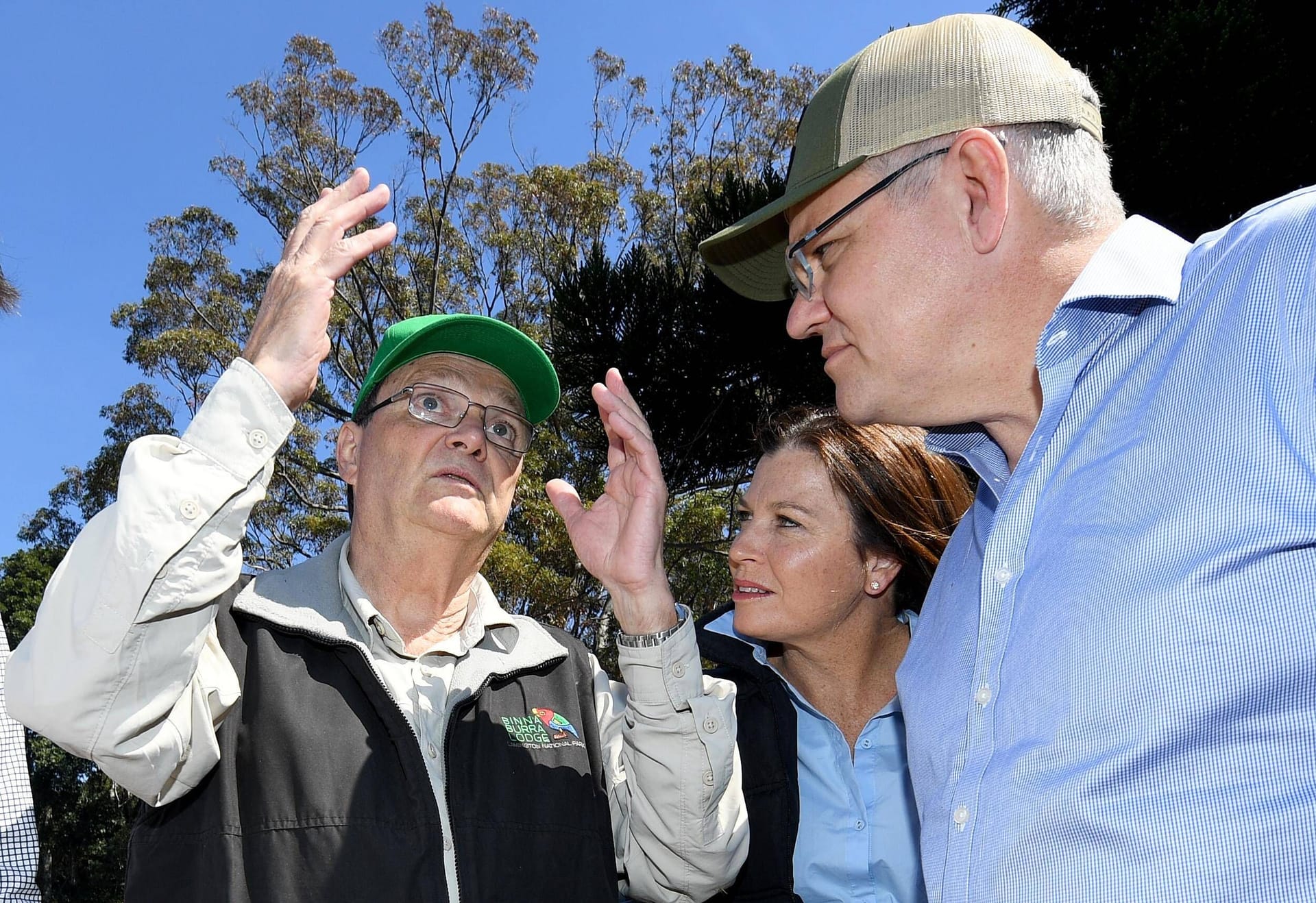 Steve Noakes (r.) und der ehemalige australische Premierminister Scott Morrison: Zahlreiche Politiker bekundeten nach den Buschfeuern 2019 ihre Solidarität.