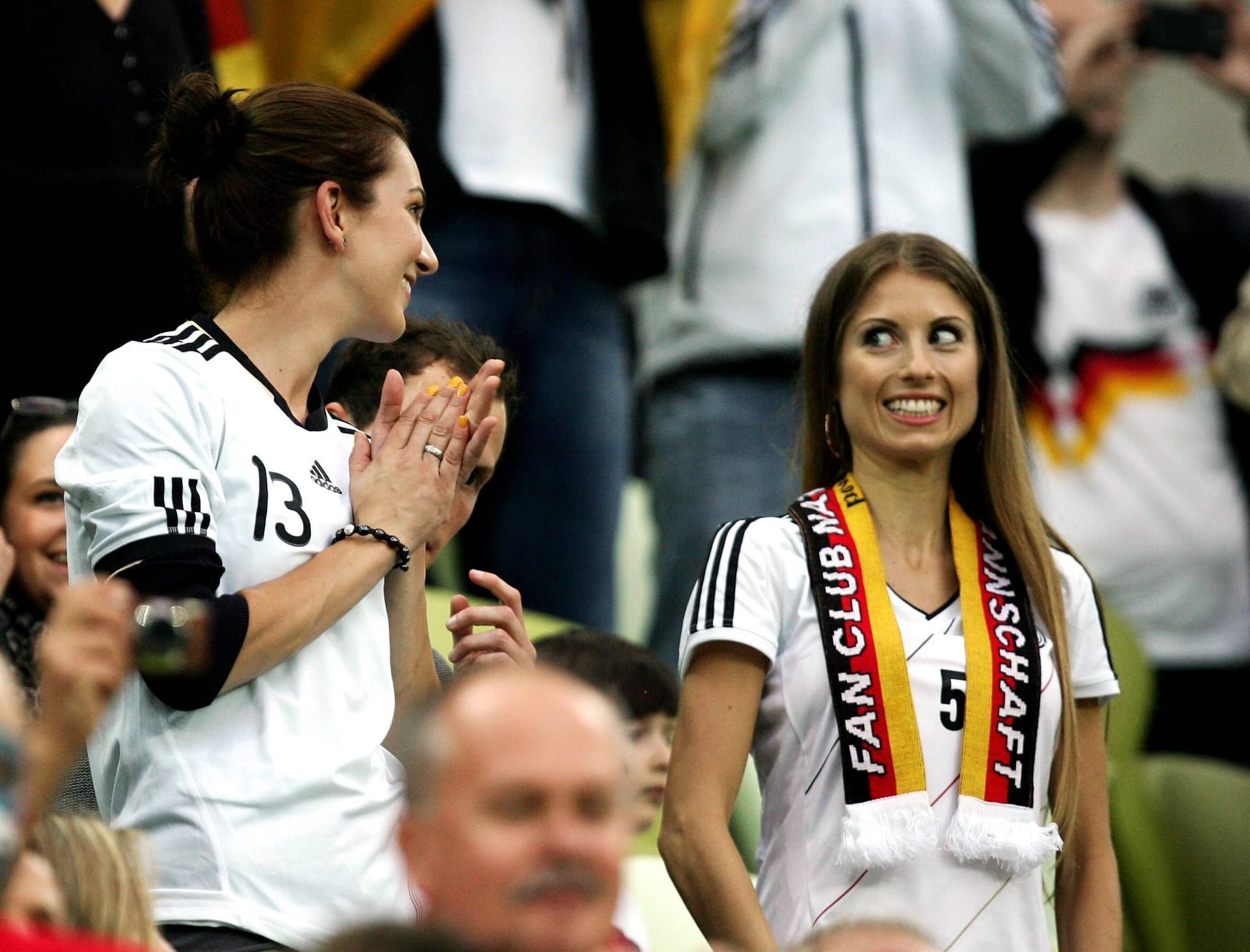 Lisa Müller und Cathy Hummels bei der Europameisterschaft 2012.