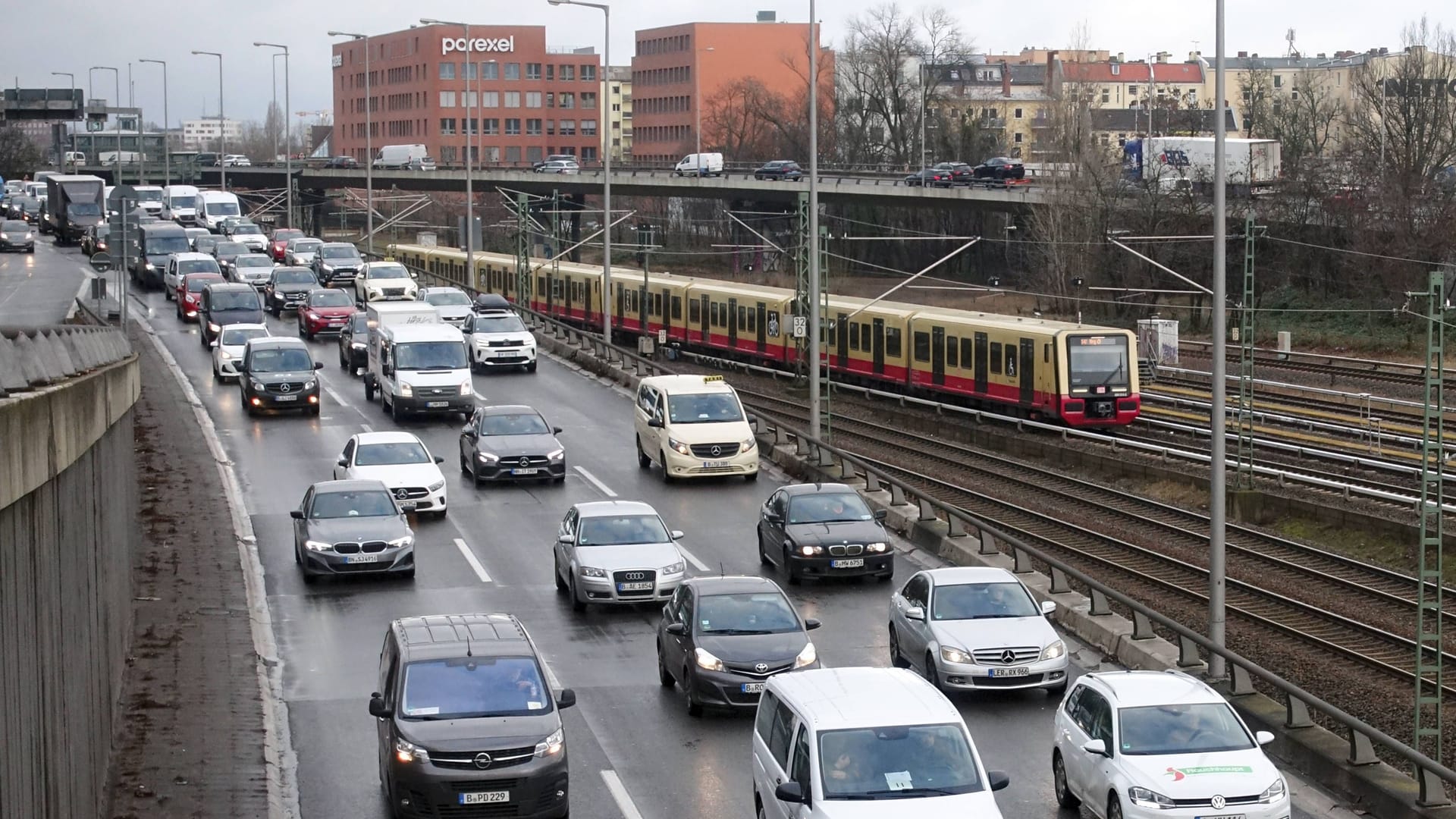 Stau auf der A100. (Symbolfoto)