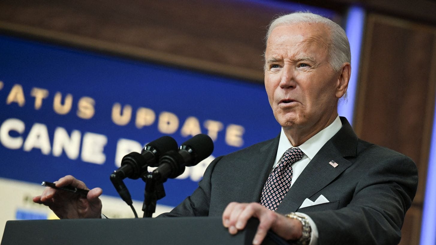 Joe Biden bei einer Pressekonferenz zu den Folgen von Hurrikan "Milton". Er kritisierte Donald Trump scharf für die Verbreitung von Unwahrheiten.