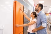 Kühlschrank-Schnäppchen oder Energiesparer: Was ist teurer?