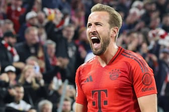 Harry Kane schreit sich den Frust von der Seele: Nach langer Torflaute traf er im Bundesliga-Topspiel dreifach.