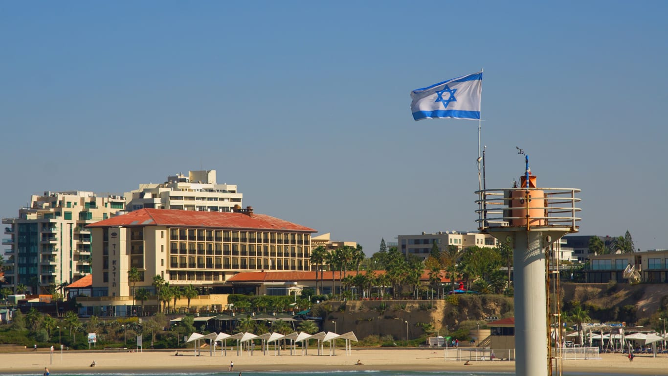 Die Stadt Herzliya (Archivbild): Hier soll eine Drohne eingeschlagen sein. In Tel Aviv wurde Sirenenalarm ausgelöst.