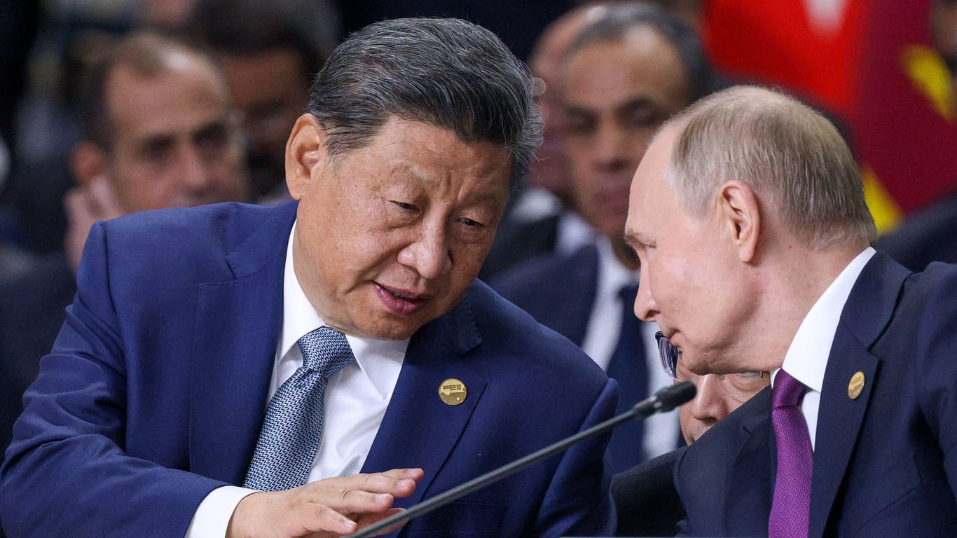 Xi Jinping und Wladimir Putin beim Brics-Gipfel in Kasan: Der chinesische Präsident hat zunehmend Ärger mit seinen verbündeten Nachbarn.