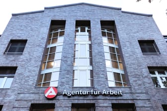 Agentur für Arbeit in Berlin: Normalerweise sinken die Arbeitslosenzahlen im Herbst, das war dieses Jahr in Berlin aber nicht so.