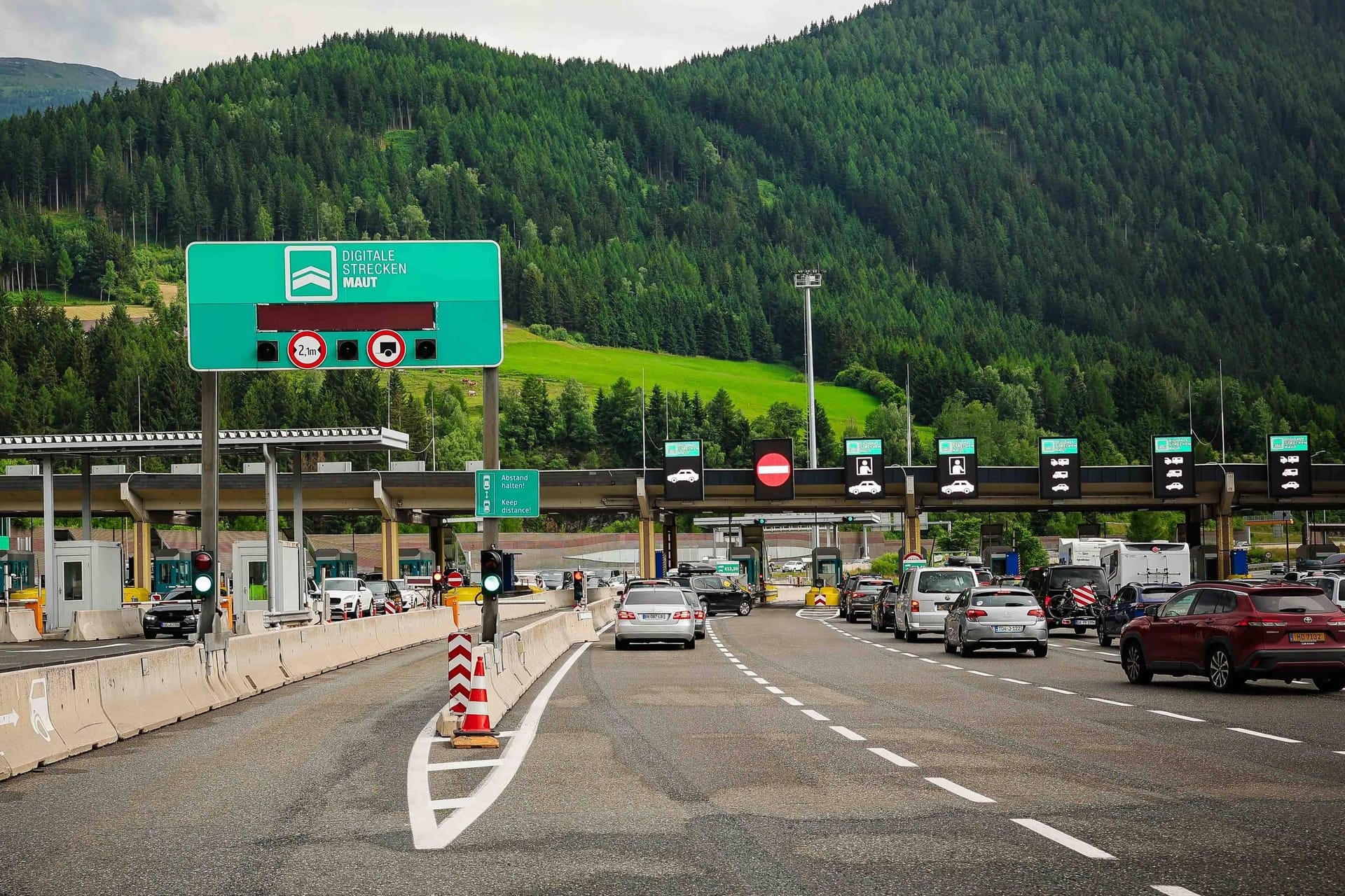 Preisanstieg: Die Jahresvignette für Österreichs Autobahnen wird teurer.