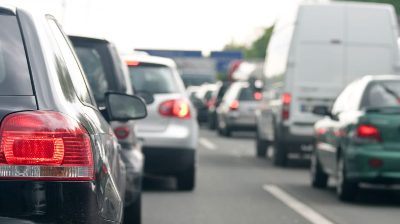 Stau: Die Herbstferien bedeuten vollere Straßen.