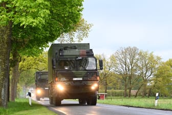 Fahrzeuge der Bundeswehr im Kreis Rotenburg (Archivbild): Beide Männer wurden verletzt.