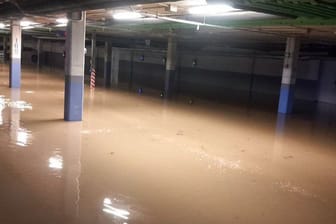 Eine vollgelaufene Tiefgarage: Auf Mallorca hat am Wochenende ein heftiges Unwetter gewütet.