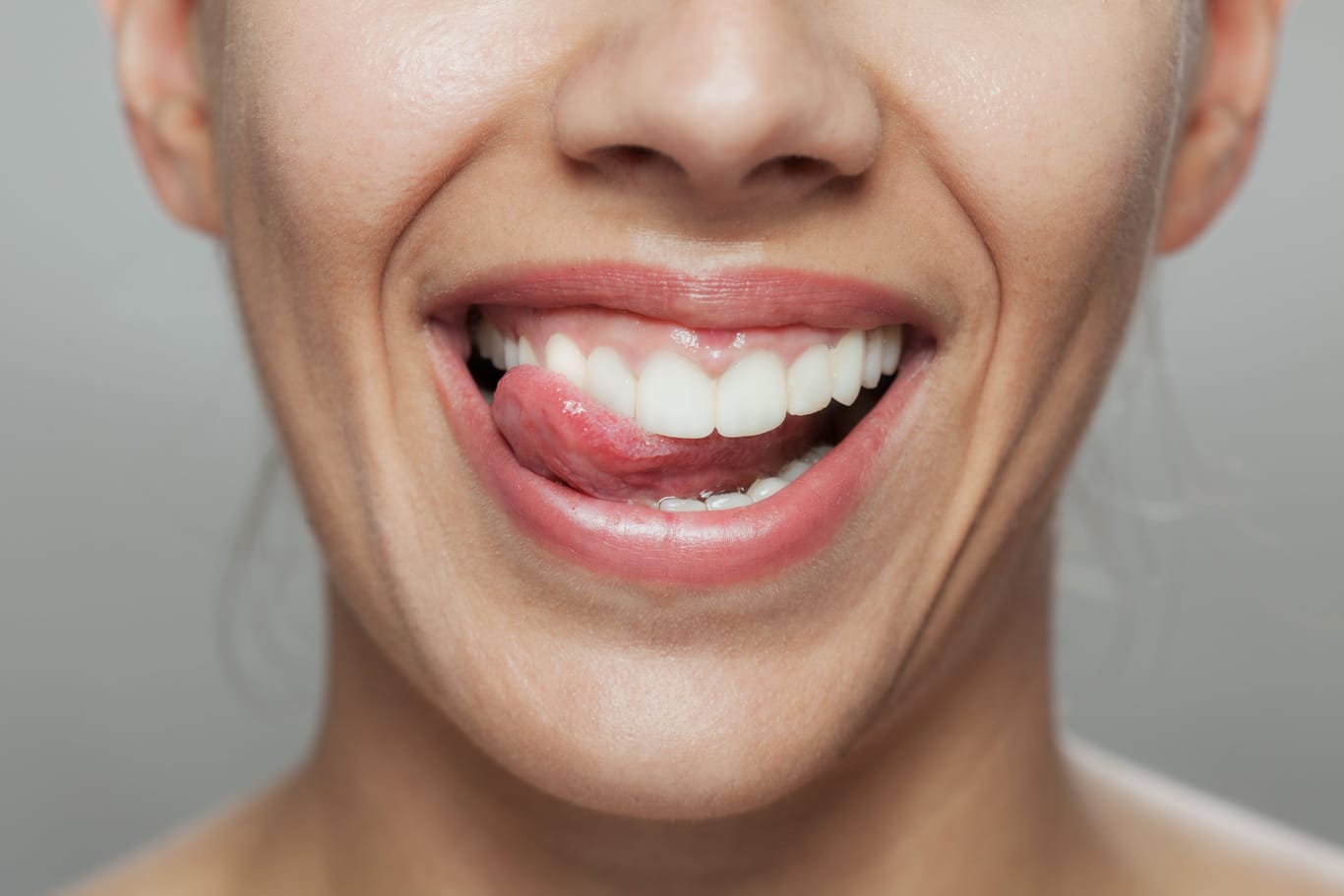 Mundhygiene: Regelmäßiges Zähneputzen hält Zähne und Zahnfleisch gesund.