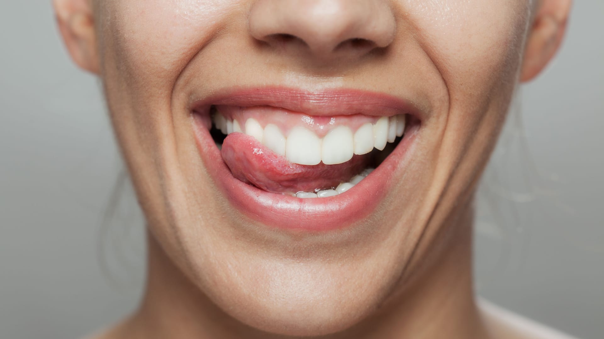 Mundhygiene: Regelmäßiges Zähneputzen hält Zähne und Zahnfleisch gesund.