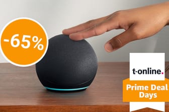 Auch nach den Prime Deal Days verkauft Amazon den smarten Lautsprecher Echo Dot noch mit 65 Prozent Rabatt.