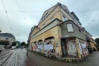 Bis zuletzt beherbergte das Gebäude die Restaurantkette M-One, doch ein Feuer in der Küche zerstörte große Teile des Inventars.