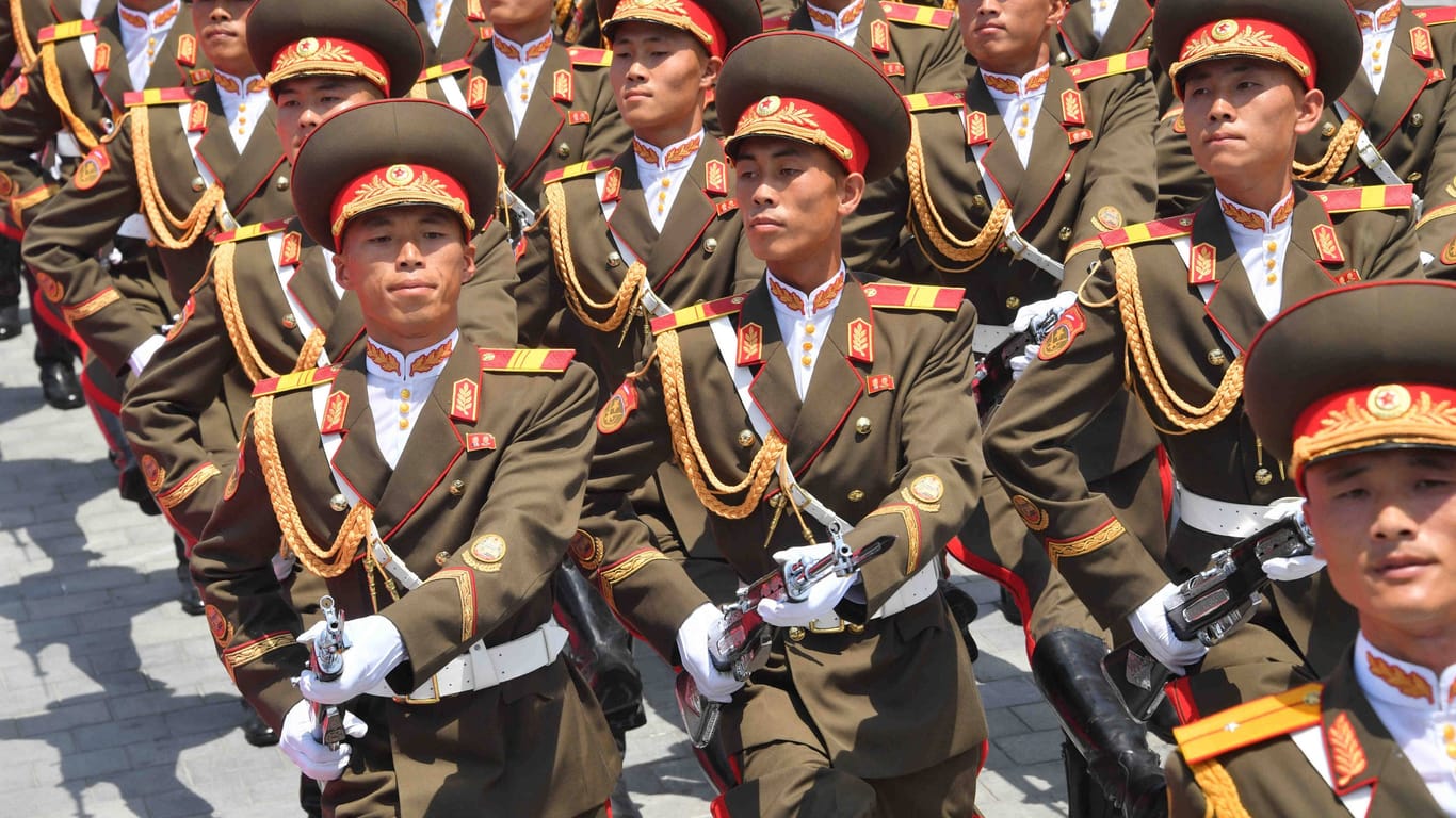 Nordkoreanische Soldaten bei einer Parade (Archivbild): Kämpfen sie bald auch in der Ukraine?